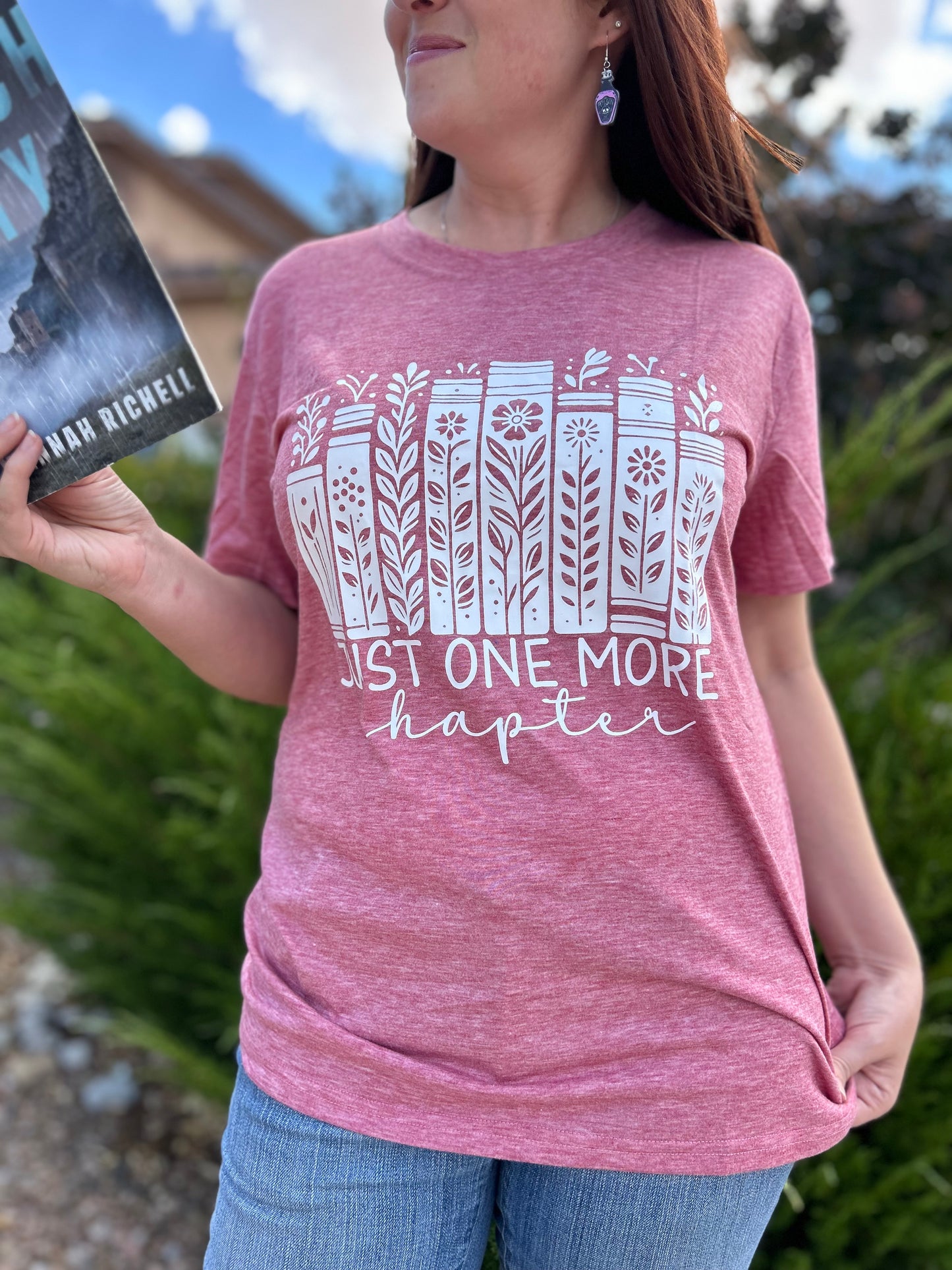 Just One More Chapter T-Shirt (pink)